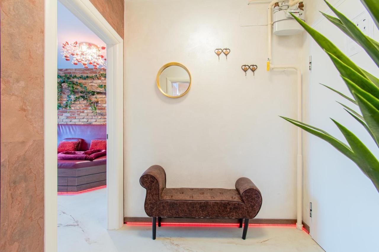 Apartma Nest: Luxurious Red With Jacuzzi & Ev Charger Zagreb