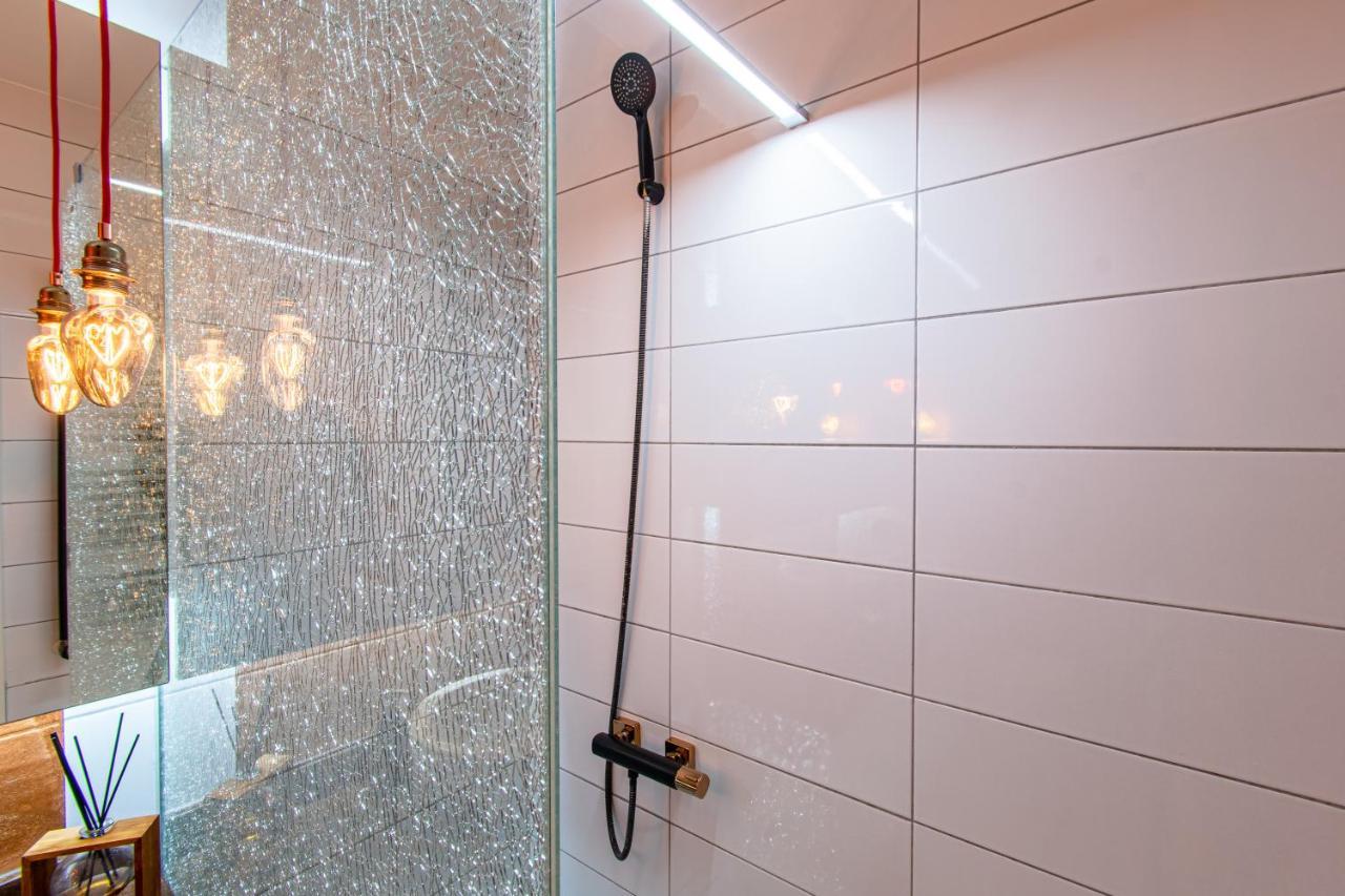 Nest: Luxurious Red With Jacuzzi & Ev Charger Apartma Zagreb