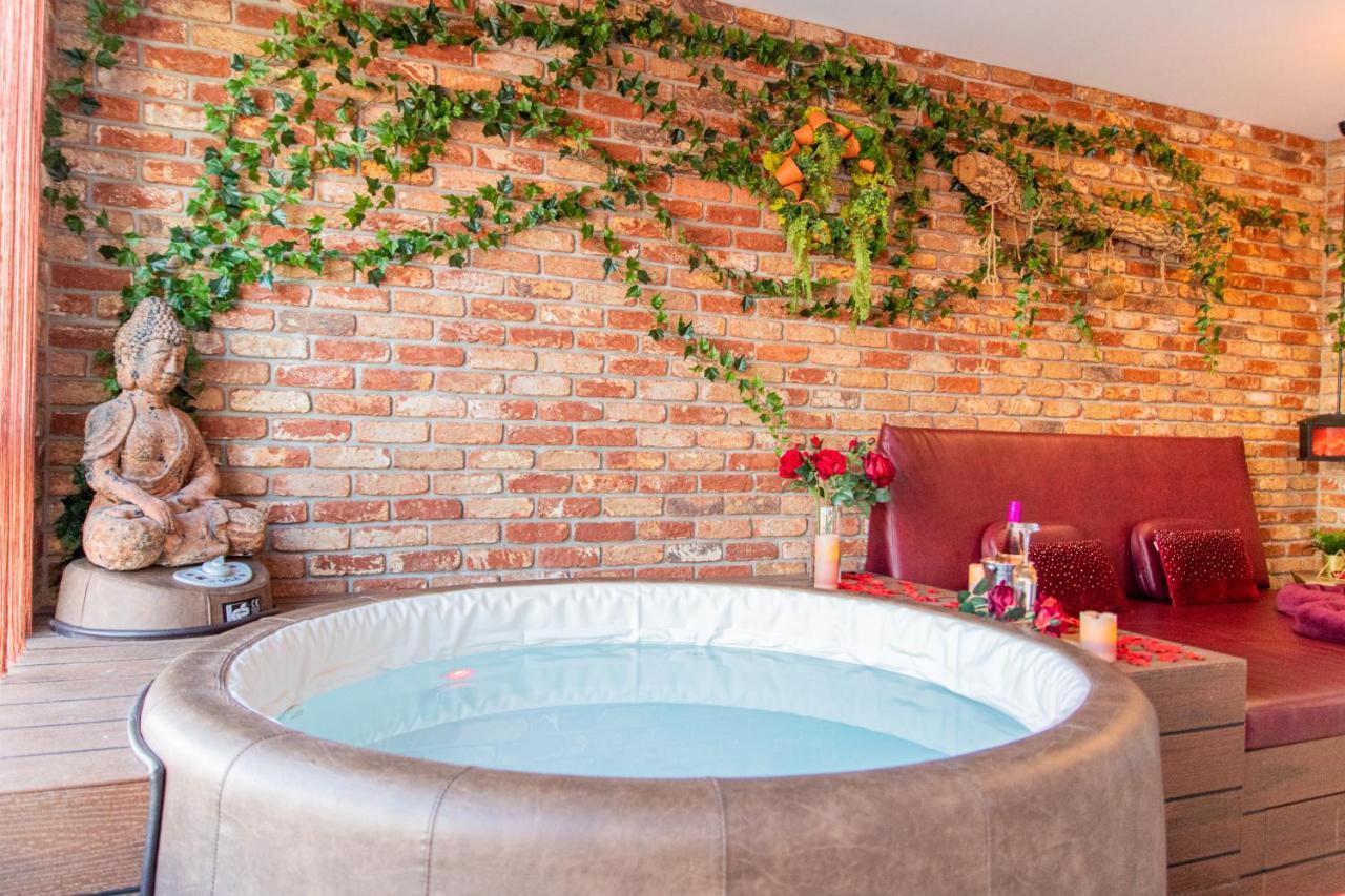 Jacuzzi - - Bdsm - Extra Luxury - Ev Chargger - Valentine's Day - Red - Flexible Selfcheckins 28 Záhřeb