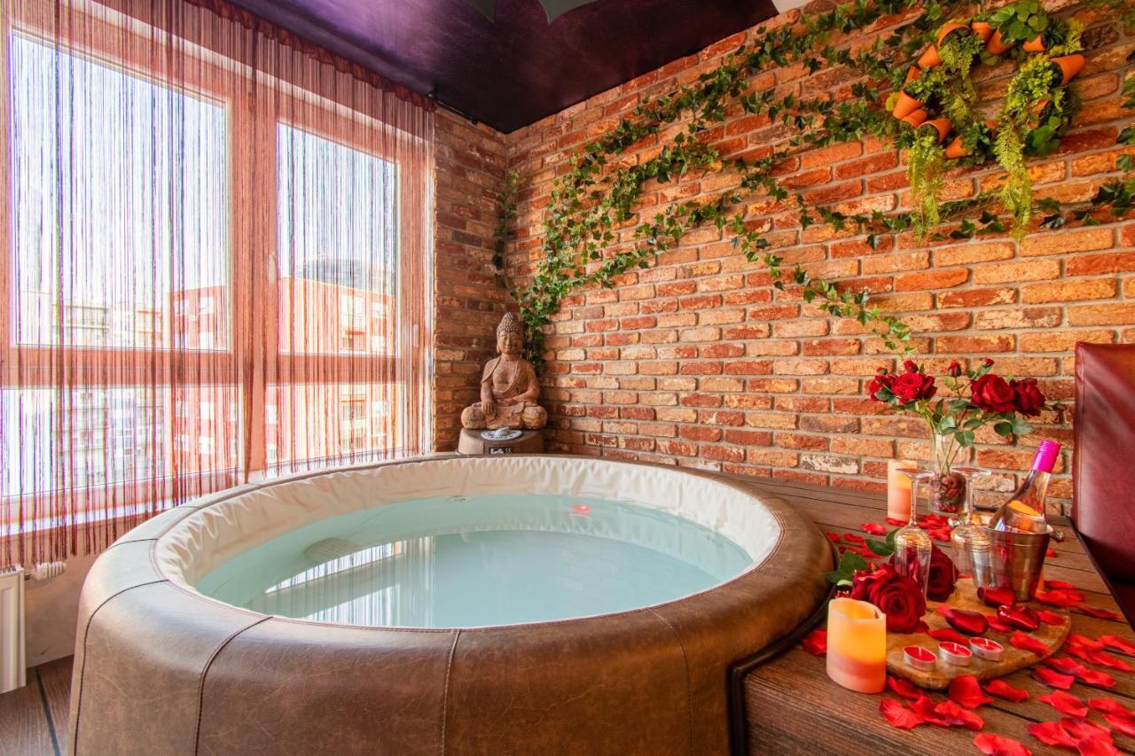 Jacuzzi - - Bdsm - Extra Luxury - Ev Chargger - Valentine's Day - Red - Flexible Selfcheckins 28